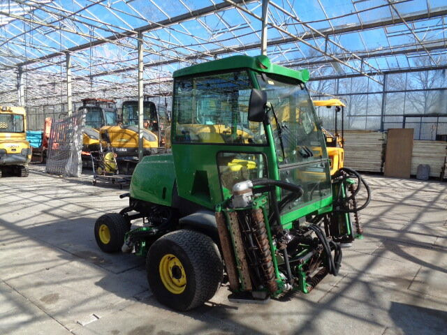 John Deere 3235C - Zāles pļāvējs: foto 3 John Deere 3235C - Zāles pļāvējs: foto 3