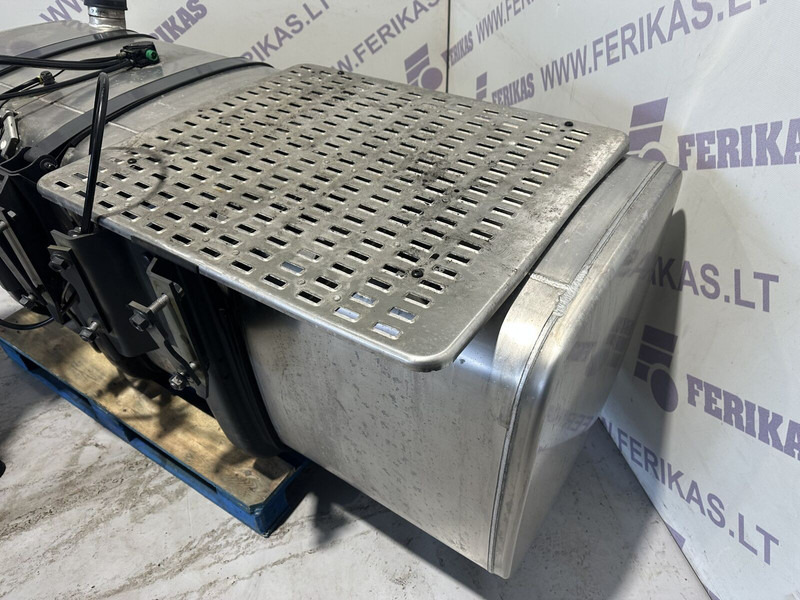DAF 830L, fuel tank with brackets - Degvielas tvertne - Kravas automašīna: foto 4 DAF 830L, fuel tank with brackets - Degvielas tvertne - Kravas automašīna: foto 4