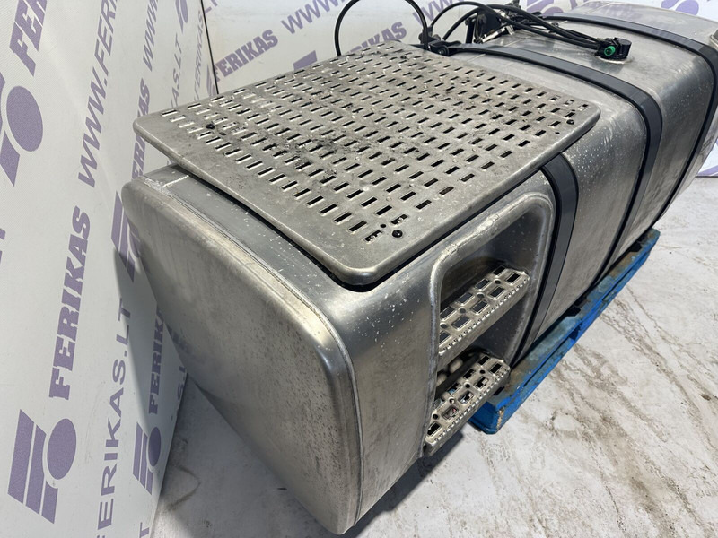 DAF 830L, fuel tank with brackets - Degvielas tvertne - Kravas automašīna: foto 3 DAF 830L, fuel tank with brackets - Degvielas tvertne - Kravas automašīna: foto 3