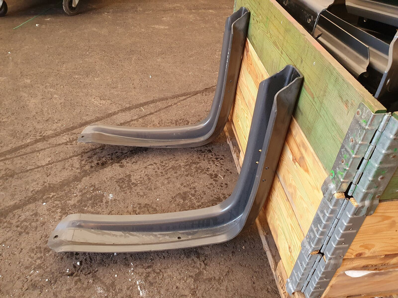 DAF original fuel tank brackets 620x675 - Degvielas sistēma - Kravas automašīna: foto 2 DAF original fuel tank brackets 620x675 - Degvielas sistēma - Kravas automašīna: foto 2