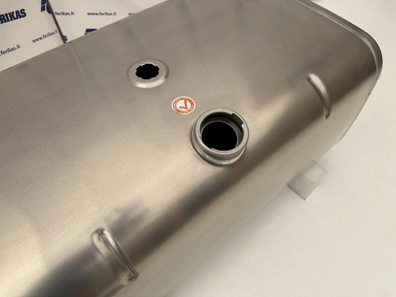 Iveco New aluminum fuel tank 300L - Degvielas tvertne - Kravas automašīna: foto 4 Iveco New aluminum fuel tank 300L - Degvielas tvertne - Kravas automašīna: foto 4