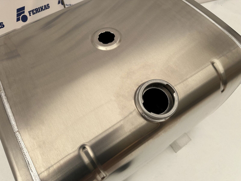 Iveco New aluminum fuel tank 300L - Degvielas tvertne - Kravas automašīna: foto 4 Iveco New aluminum fuel tank 300L - Degvielas tvertne - Kravas automašīna: foto 4