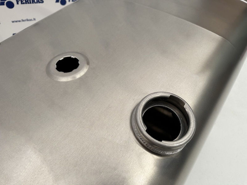 Iveco New aluminum fuel tank 350L - Degvielas tvertne - Kravas automašīna: foto 3 Iveco New aluminum fuel tank 350L - Degvielas tvertne - Kravas automašīna: foto 3