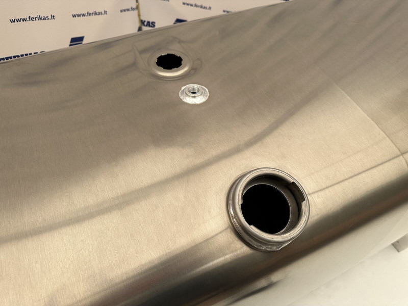 MAN 710 liters fuel tank - Degvielas tvertne - Kravas automašīna: foto 4 MAN 710 liters fuel tank - Degvielas tvertne - Kravas automašīna: foto 4