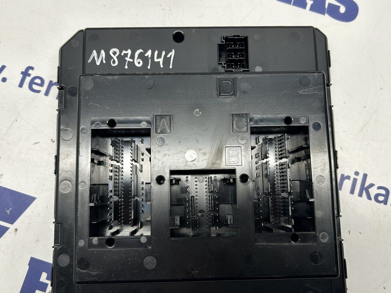 MAN CVM - Elektroniskais vadības bloks (ECU) - Kravas automašīna: foto 3 MAN CVM - Elektroniskais vadības bloks (ECU) - Kravas automašīna: foto 3