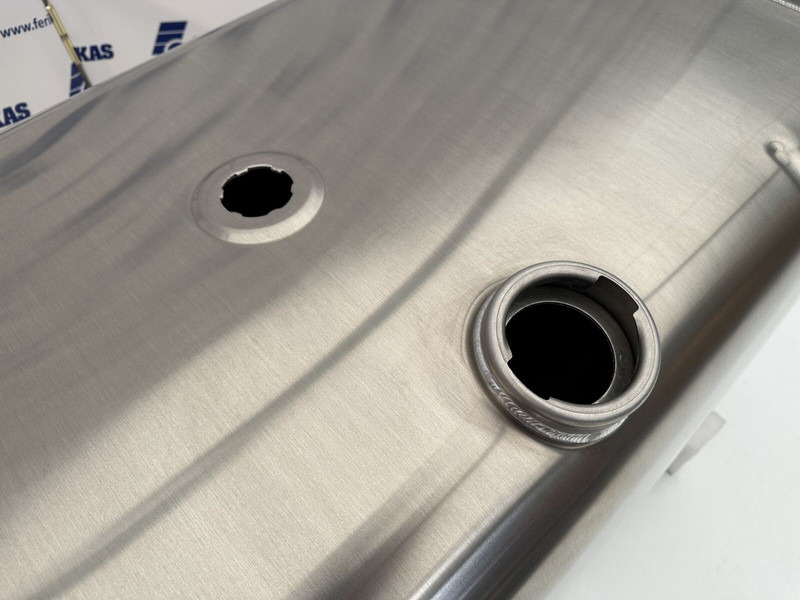 MAN - Degvielas tvertne - Kravas automašīna: foto 4 MAN - Degvielas tvertne - Kravas automašīna: foto 4