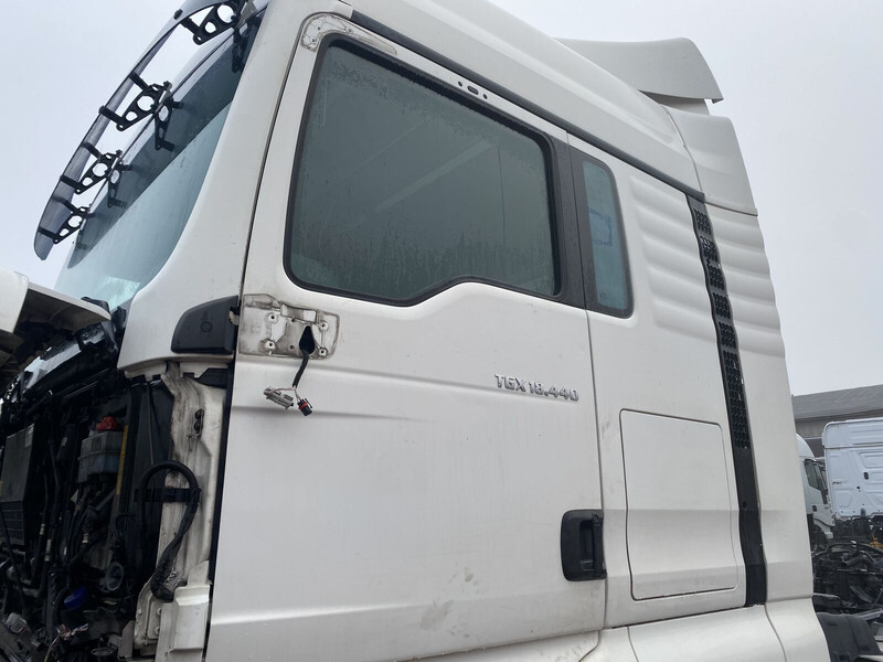 MAN TGX - Durvis un rezerves daļas - Kravas automašīna: foto 1 MAN TGX - Durvis un rezerves daļas - Kravas automašīna: foto 1