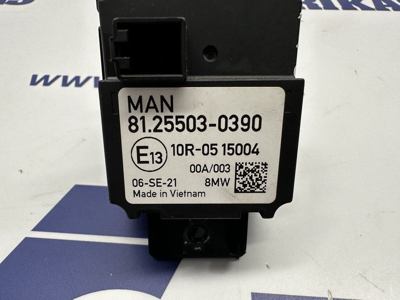 MAN parking brake switch - Mērinstrumentu panelis - Kravas automašīna: foto 3 MAN parking brake switch - Mērinstrumentu panelis - Kravas automašīna: foto 3