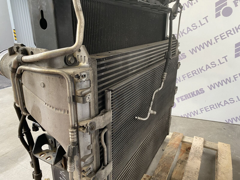 Mercedes-Benz Actros MP4 - Radiators - Kravas automašīna: foto 2 Mercedes-Benz Actros MP4 - Radiators - Kravas automašīna: foto 2