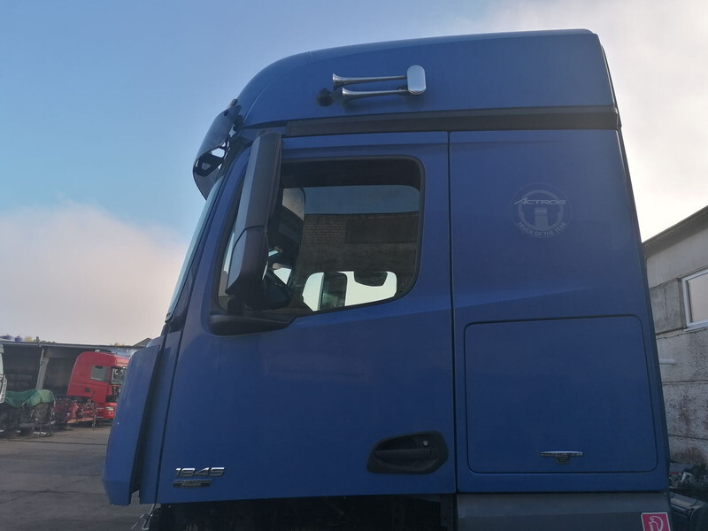 Mercedes-Benz Actros MP4 - Kabīne un interjers - Kravas automašīna: foto 5 Mercedes-Benz Actros MP4 - Kabīne un interjers - Kravas automašīna: foto 5