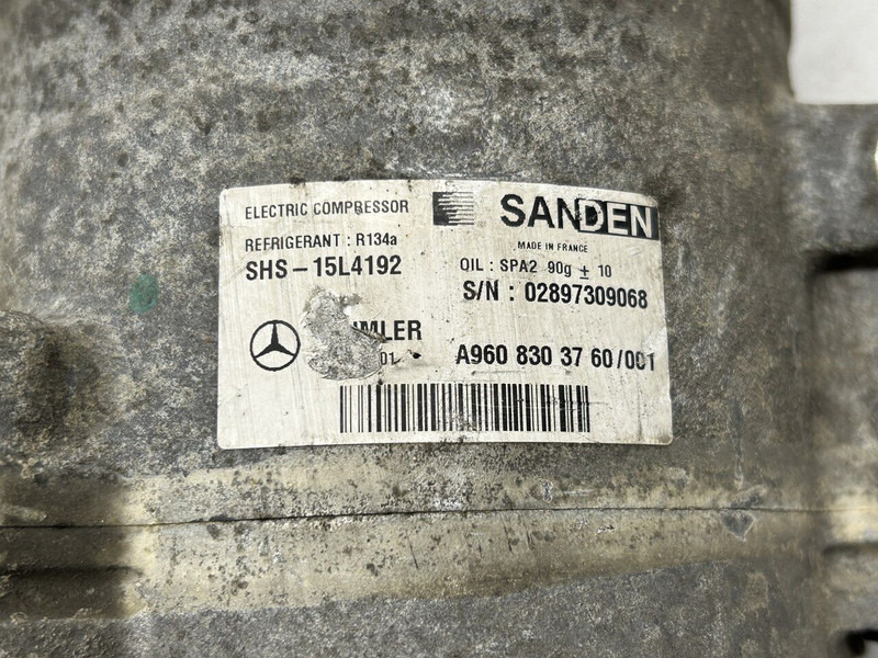 Mercedes-Benz Actros MP5 - Kondicioniera kompresors - Kravas automašīna: foto 4 Mercedes-Benz Actros MP5 - Kondicioniera kompresors - Kravas automašīna: foto 4