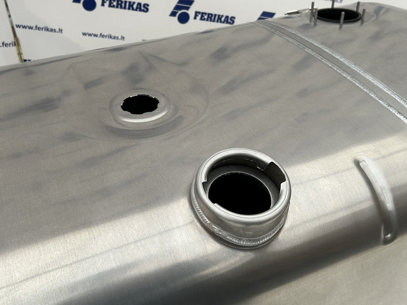 Mercedes-Benz Fuel tank 680L + 120L AdBlue - Degvielas tvertne - Kravas automašīna: foto 4 Mercedes-Benz Fuel tank 680L + 120L AdBlue - Degvielas tvertne - Kravas automašīna: foto 4