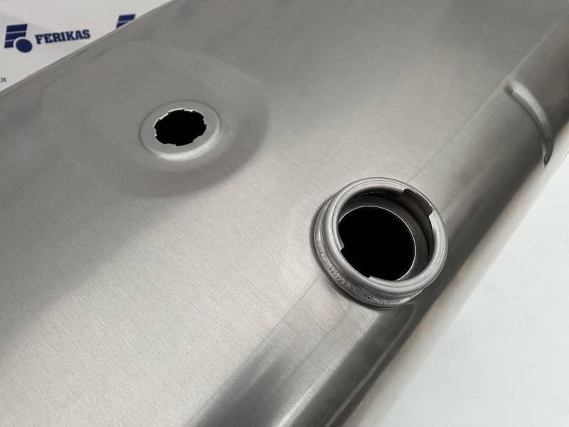 Mercedes-Benz aluminum fuel tank - Degvielas tvertne - Kravas automašīna: foto 4 Mercedes-Benz aluminum fuel tank - Degvielas tvertne - Kravas automašīna: foto 4