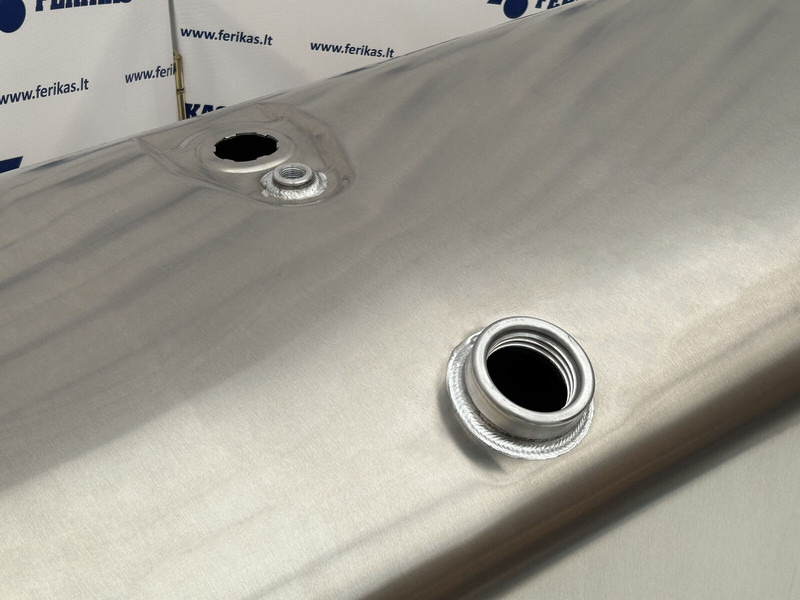 Scania New aluminum fuel tank 615L - Degvielas tvertne - Kravas automašīna: foto 4 Scania New aluminum fuel tank 615L - Degvielas tvertne - Kravas automašīna: foto 4