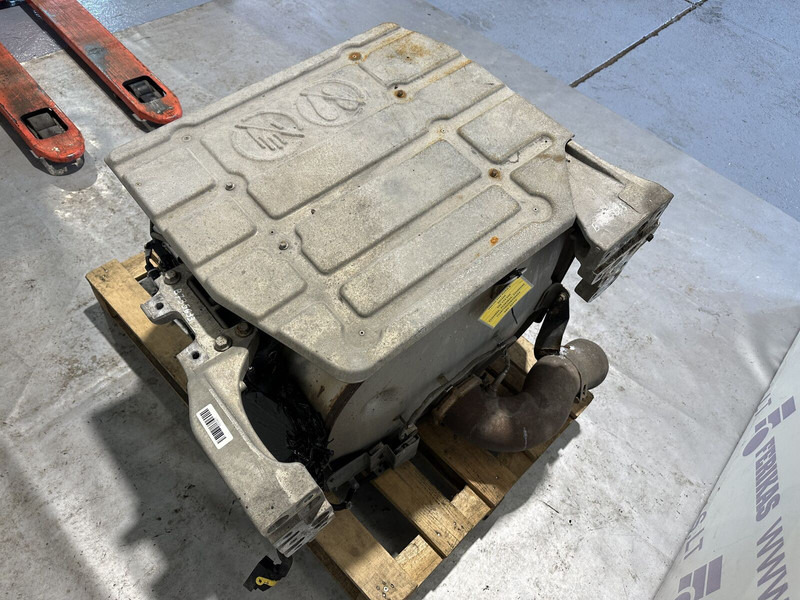 Volvo selective catalyst reduction silencer, SCR - Katalizators - Kravas automašīna: foto 4 Volvo selective catalyst reduction silencer, SCR - Katalizators - Kravas automašīna: foto 4