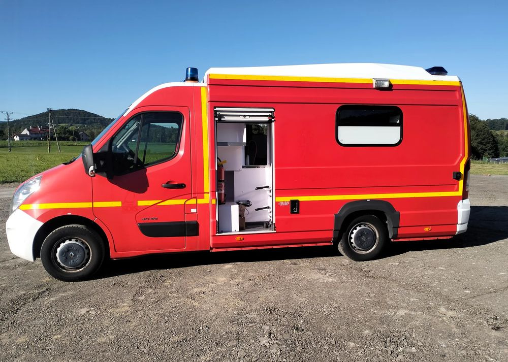 Renault Master III 2.3 ambulans karetka kontener straż pogotowie - Ātrās palīdzības mašīna: foto 4 Renault Master III 2.3 ambulans karetka kontener straż pogotowie - Ātrās palīdzības mašīna: foto 4