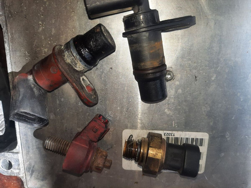 Cummins 239Kvt - Elektroniskais vadības bloks (ECU): foto 4 Cummins 239Kvt - Elektroniskais vadības bloks (ECU): foto 4