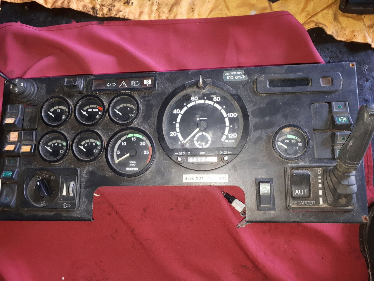 IVECO Mobitec LG2010000-000 Lawo D-76437 .Hanover OL020A.1780556(18568 IVECO Volvo, Mercedes - Mērinstrumentu panelis - Autobuss: foto 1 IVECO Mobitec LG2010000-000 Lawo D-76437 .Hanover OL020A.1780556(18568 IVECO Volvo, Mercedes - Mērinstrumentu panelis - Autobuss: foto 1