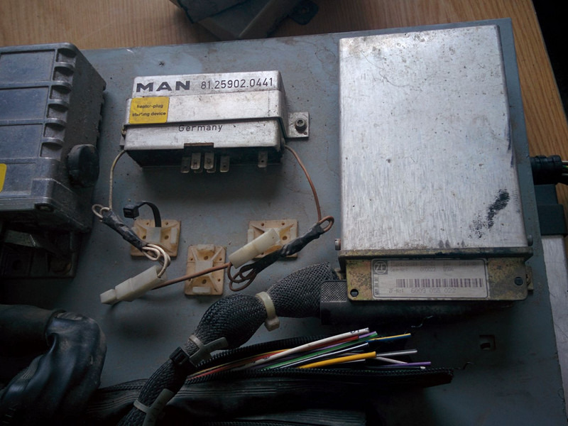 MAN ABS 0265150315 . 0206000008 - Elektroniskais vadības bloks (ECU): foto 2 MAN ABS 0265150315 . 0206000008 - Elektroniskais vadības bloks (ECU): foto 2