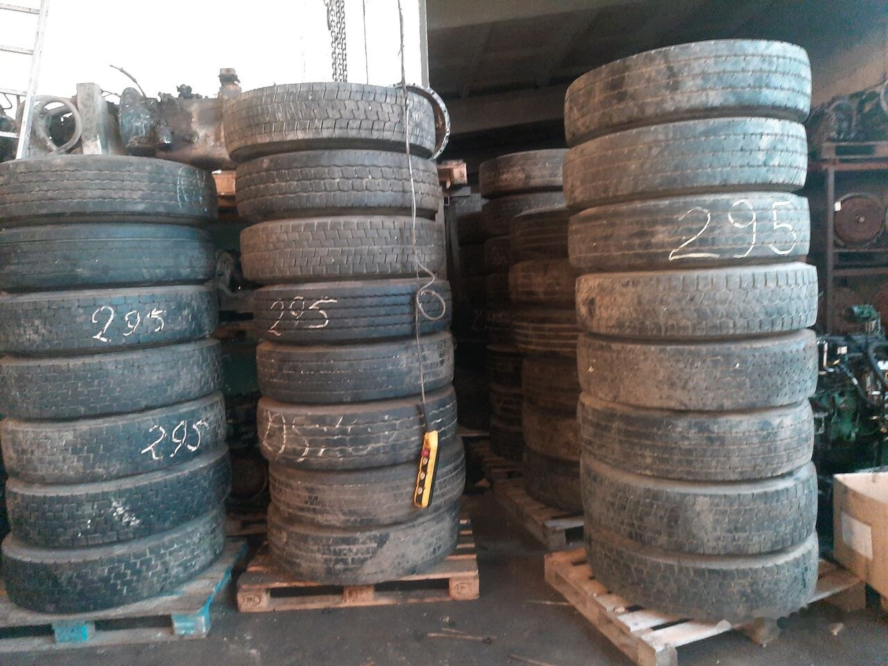 Michelin 295*80R22.5 255*70 \ 275*70* 265\70R19.5 - Riepa - Kravas automašīna: foto 1 Michelin 295*80R22.5 255*70 \ 275*70* 265\70R19.5 - Riepa - Kravas automašīna: foto 1