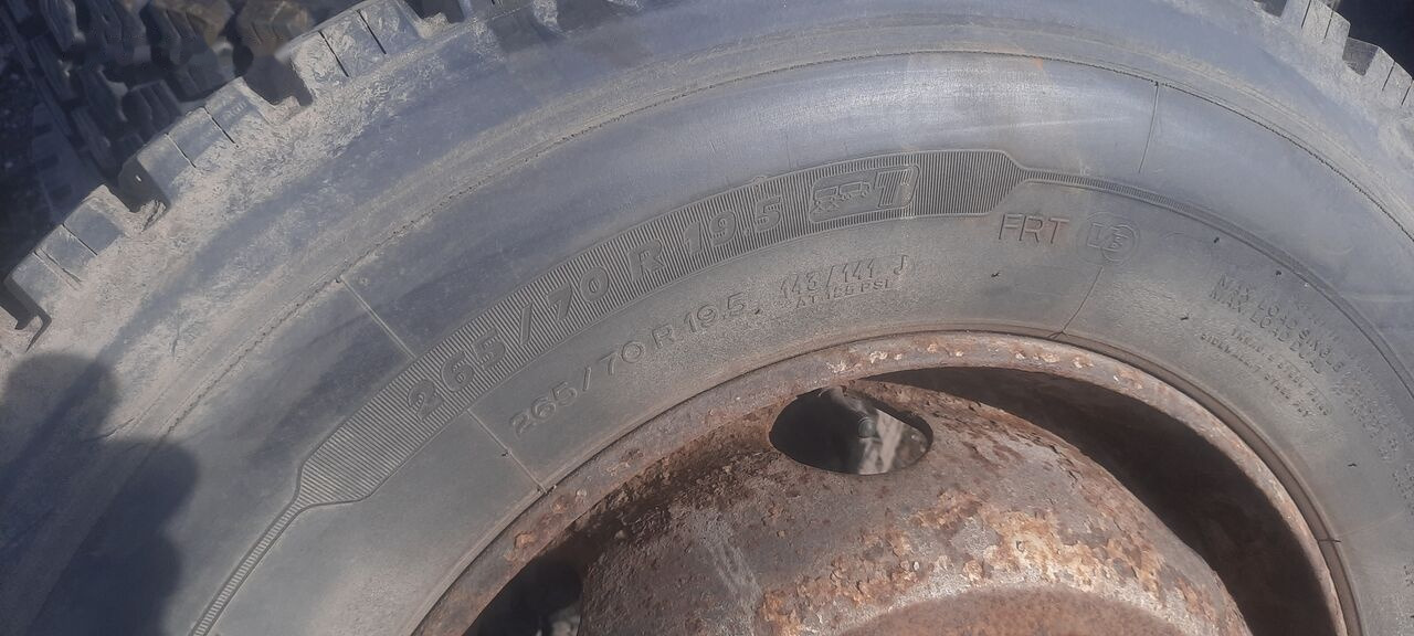 Michelin 295*80R22.5 255*70 \ 275*70* 265\70R19.5 - Riepa - Kravas automašīna: foto 4 Michelin 295*80R22.5 255*70 \ 275*70* 265\70R19.5 - Riepa - Kravas automašīna: foto 4