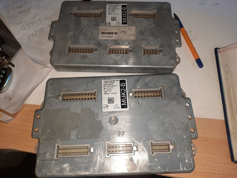Scania MUX2-B MUX2-M.MUX2-B+/ ZR2-BS/ ZR2-BD - Elektroniskais vadības bloks (ECU): foto 2 Scania MUX2-B MUX2-M.MUX2-B+/ ZR2-BS/ ZR2-BD - Elektroniskais vadības bloks (ECU): foto 2