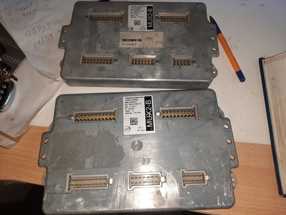 Scania MUX2-B MUX2-M.MUX2-B+/ ZR2-BS/ ZR2-BD Scania Neoplan - Elektroniskais vadības bloks (ECU) - Autobuss: foto 2 Scania MUX2-B MUX2-M.MUX2-B+/ ZR2-BS/ ZR2-BD Scania Neoplan - Elektroniskais vadības bloks (ECU) - Autobuss: foto 2