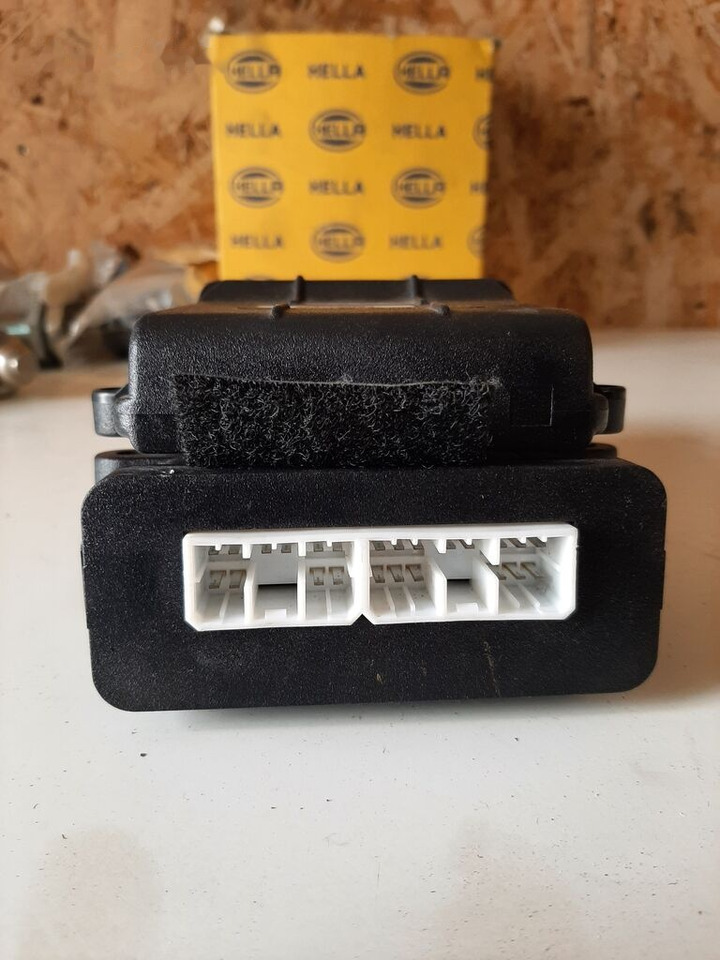 Series b-2 10R-03 - Elektroniskais vadības bloks (ECU) - Autobuss: foto 3 Series b-2 10R-03 - Elektroniskais vadības bloks (ECU) - Autobuss: foto 3