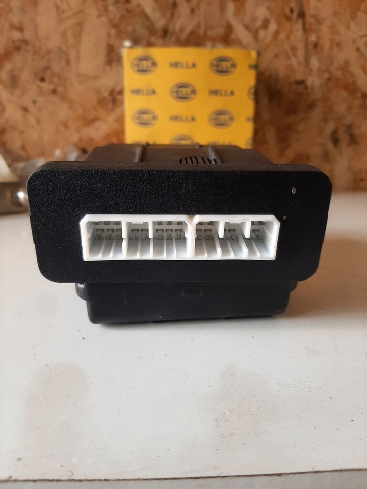 Series b-2 10R-03 - Elektroniskais vadības bloks (ECU) - Autobuss: foto 2 Series b-2 10R-03 - Elektroniskais vadības bloks (ECU) - Autobuss: foto 2