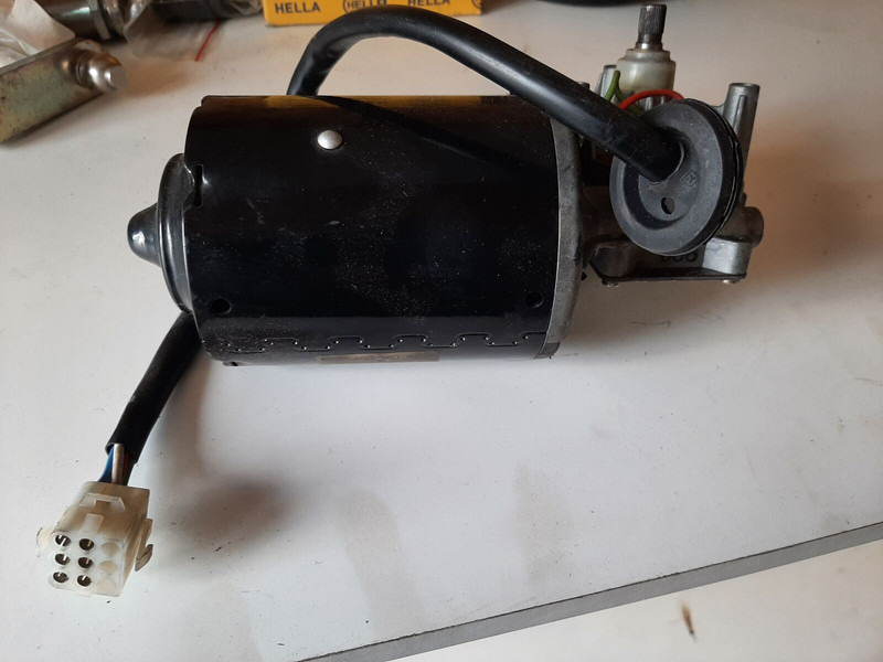 Setra BOSCH 039044245 - Stikla tīrītājs: foto 1 Setra BOSCH 039044245 - Stikla tīrītājs: foto 1