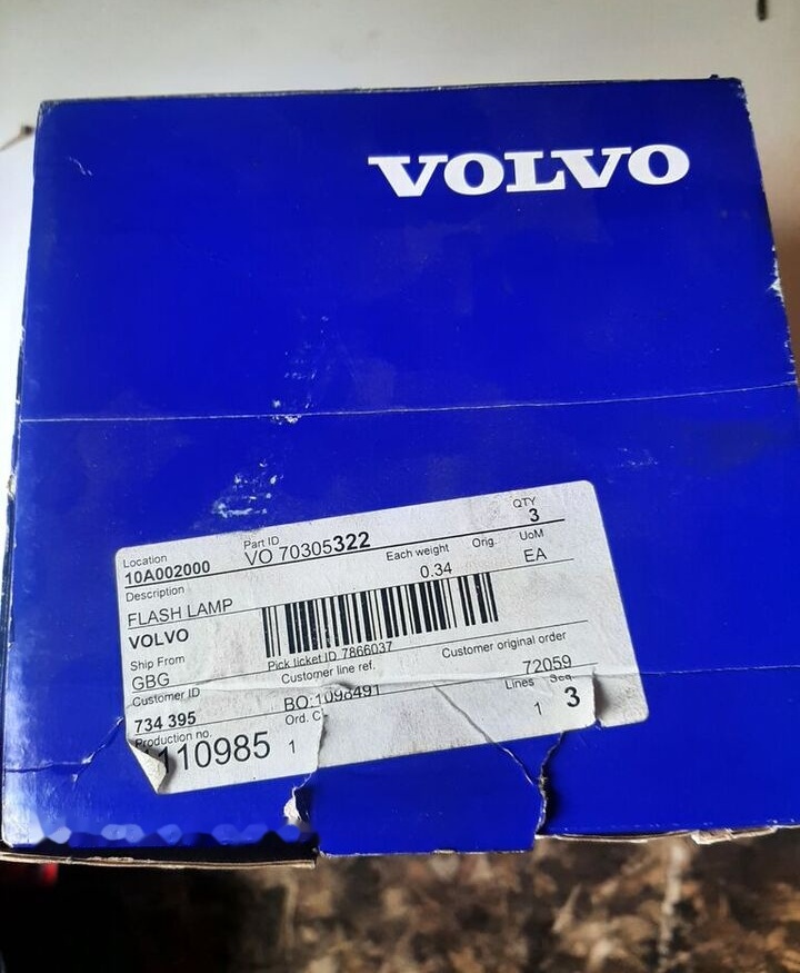 Volvo 1110985 vo 70305322 Volvo 70305322 - Pagrieziena signāls - Autobuss: foto 1 Volvo 1110985 vo 70305322 Volvo 70305322 - Pagrieziena signāls - Autobuss: foto 1