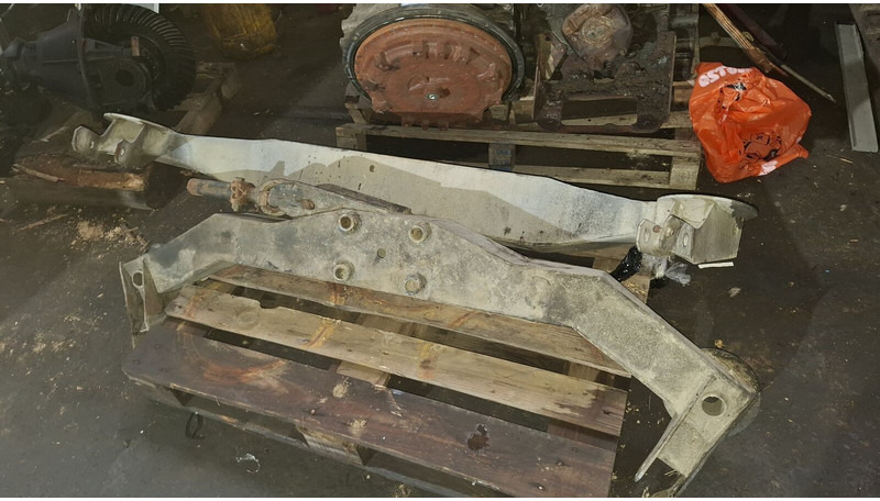 Volvo кронштейн заднего моста мерседес - Tērauda piekare: foto 4 Volvo кронштейн заднего моста мерседес - Tērauda piekare: foto 4