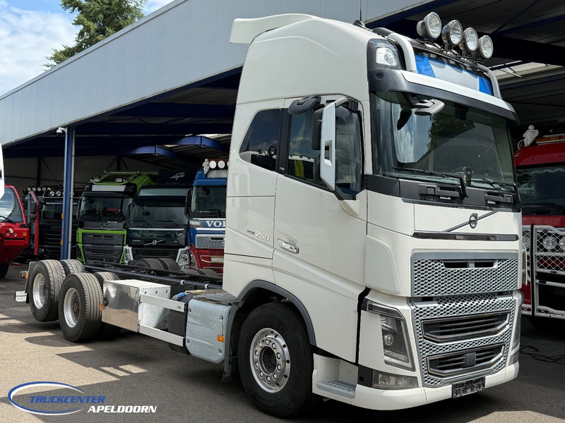 Volvo FH 750 Globetrotter XL, Retarder, 460 WB, Reduction axle, Pto - Šasija kravas automašīna: foto 1 Volvo FH 750 Globetrotter XL, Retarder, 460 WB, Reduction axle, Pto - Šasija kravas automašīna: foto 1