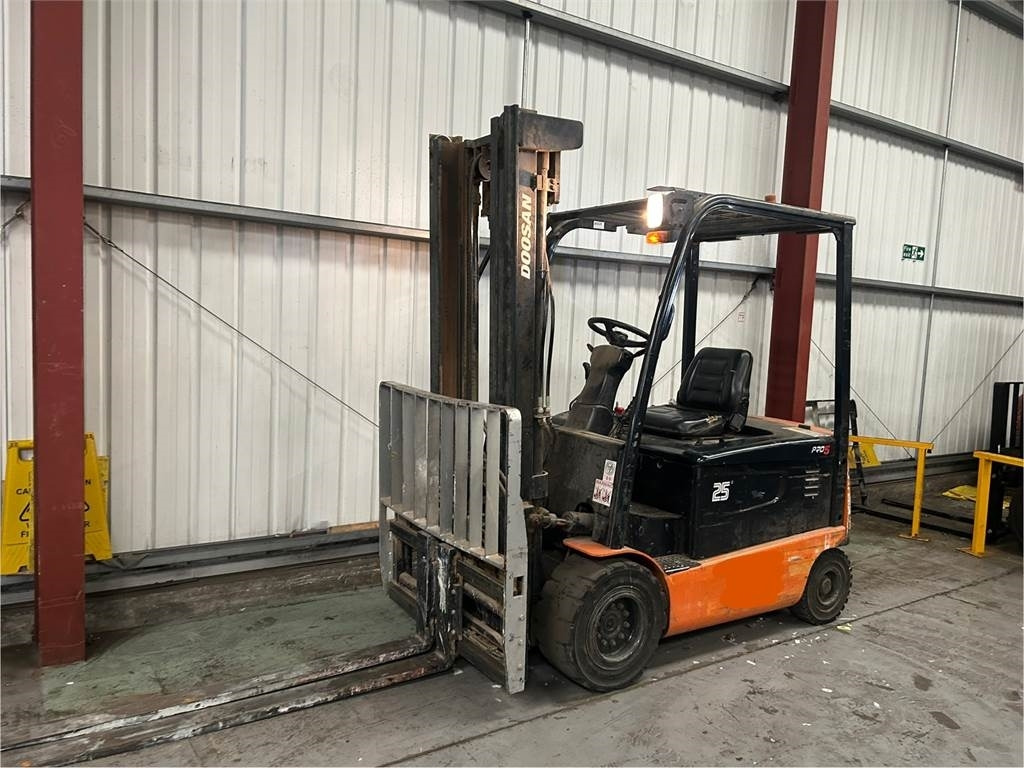 Doosan B25X-5 - Elektroiekrāvējs: foto 2 Doosan B25X-5 - Elektroiekrāvējs: foto 2