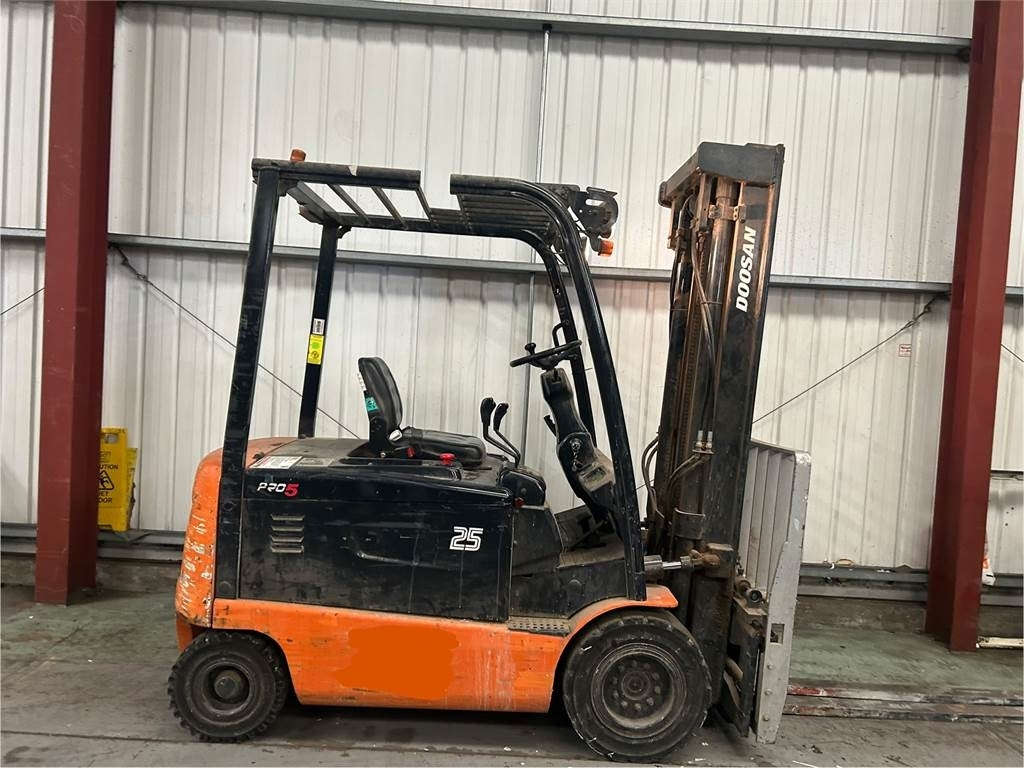 Doosan B25X-5 - Elektroiekrāvējs: foto 5 Doosan B25X-5 - Elektroiekrāvējs: foto 5
