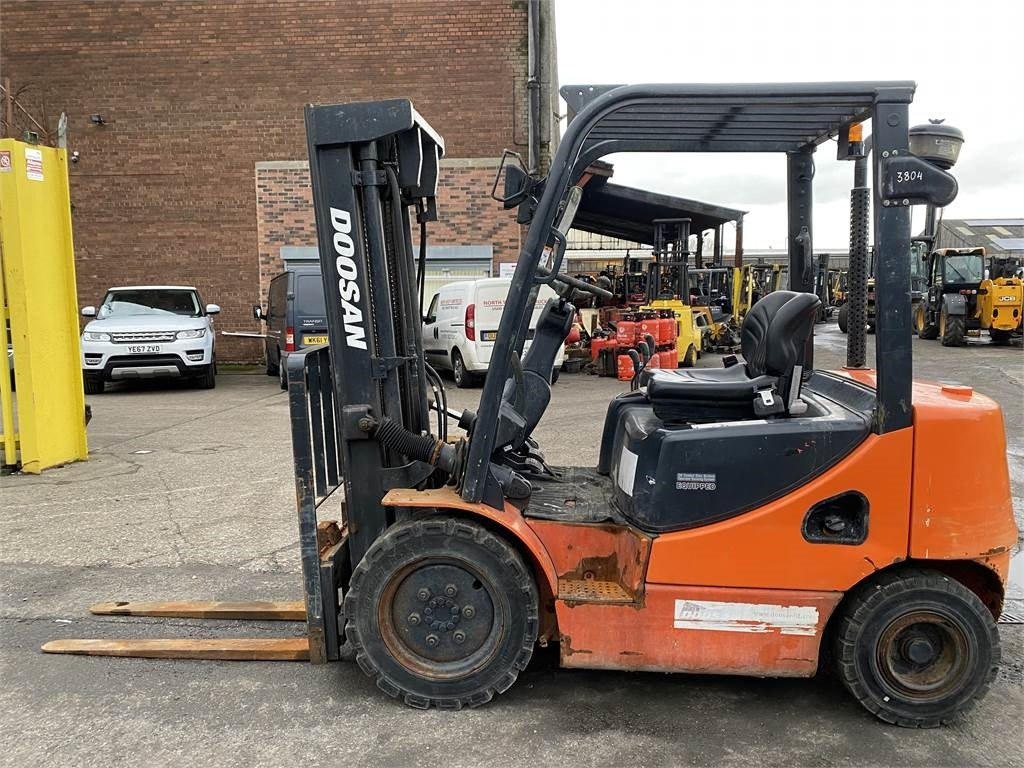 Doosan D25S-5 - Dīzeļiekrāvējs: foto 1 Doosan D25S-5 - Dīzeļiekrāvējs: foto 1