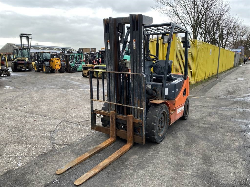 Doosan D25S-5 - Dīzeļiekrāvējs: foto 2 Doosan D25S-5 - Dīzeļiekrāvējs: foto 2