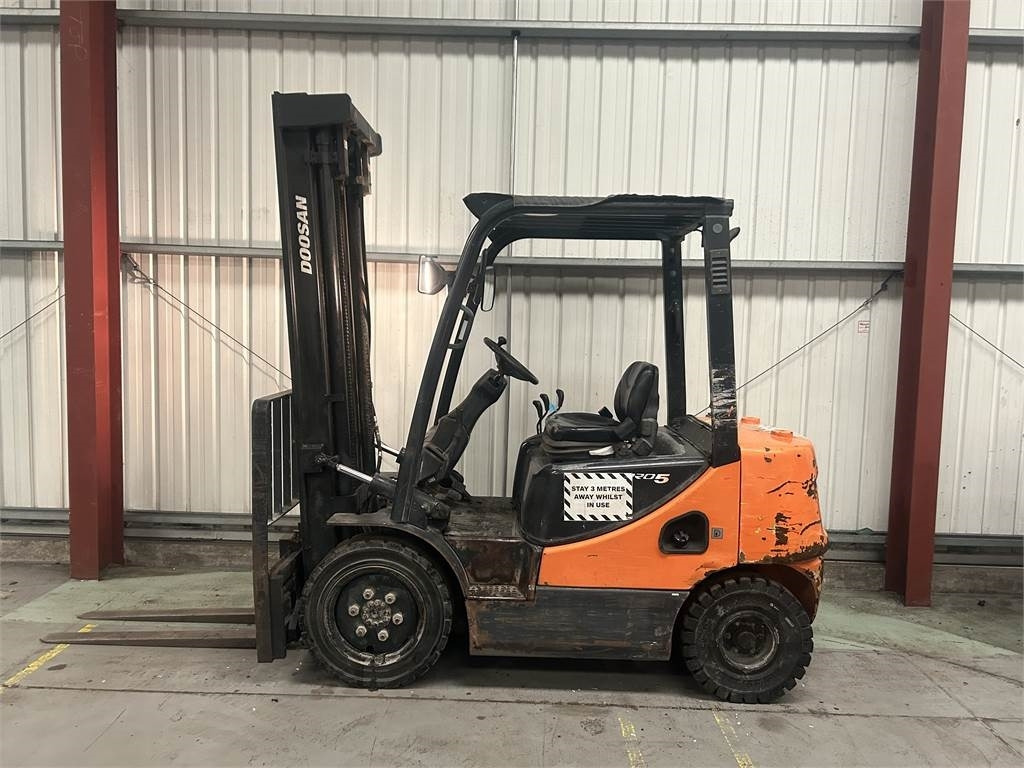 Doosan D25S-5 - Dīzeļiekrāvējs: foto 1 Doosan D25S-5 - Dīzeļiekrāvējs: foto 1