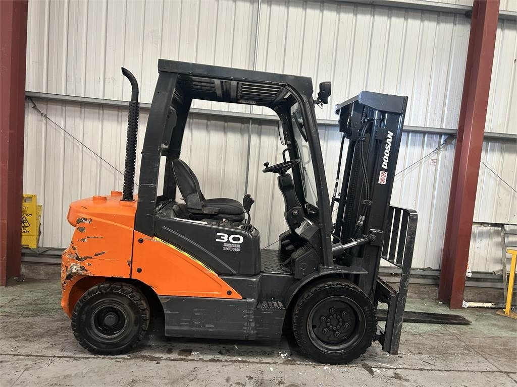 Doosan D30S-5 - Dīzeļiekrāvējs: foto 5 Doosan D30S-5 - Dīzeļiekrāvējs: foto 5