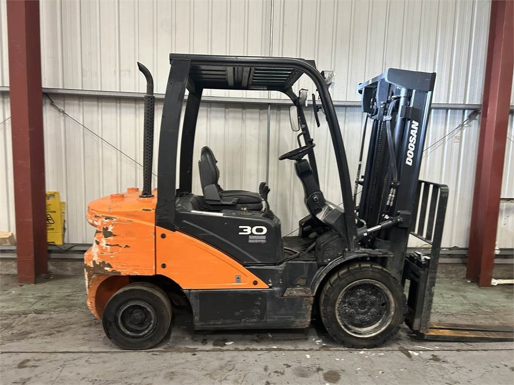Doosan D30S-5 - Dīzeļiekrāvējs: foto 5 Doosan D30S-5 - Dīzeļiekrāvējs: foto 5