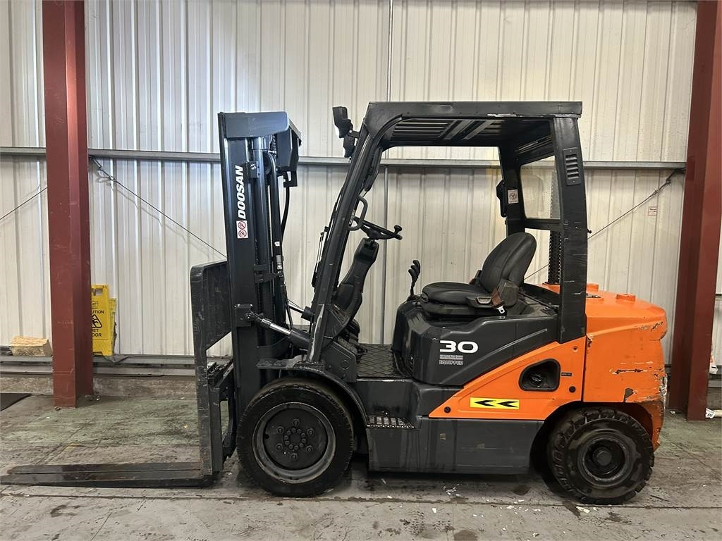 Doosan D30S-5 - Dīzeļiekrāvējs: foto 1 Doosan D30S-5 - Dīzeļiekrāvējs: foto 1