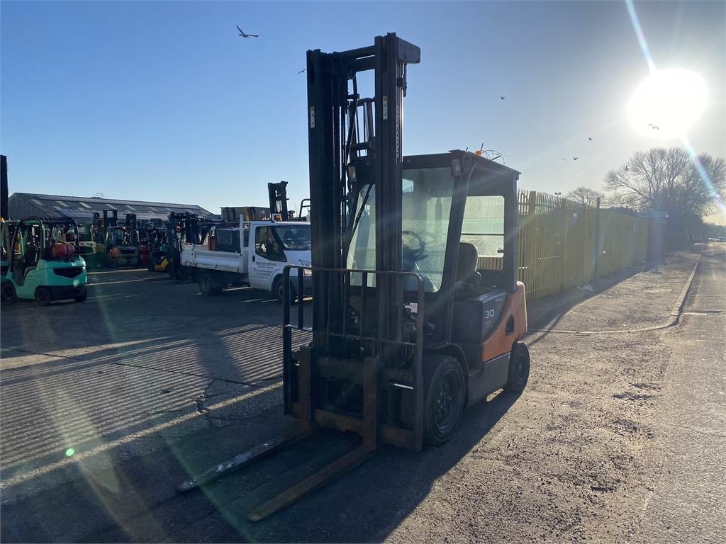 Doosan D30S-5 - Dīzeļiekrāvējs: foto 2 Doosan D30S-5 - Dīzeļiekrāvējs: foto 2