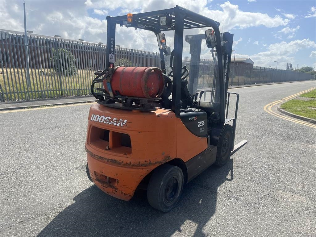 Doosan G25P-5 - Gāzes iekrāvējs: foto 5 Doosan G25P-5 - Gāzes iekrāvējs: foto 5