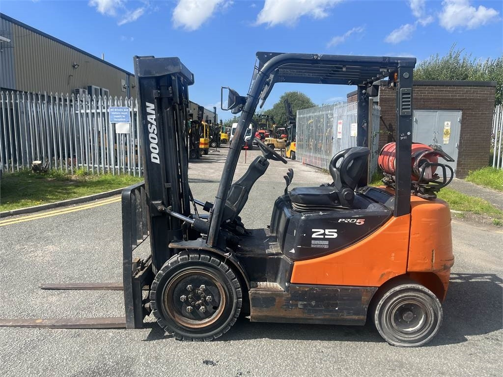 Doosan G25P-5 - Gāzes iekrāvējs: foto 1 Doosan G25P-5 - Gāzes iekrāvējs: foto 1