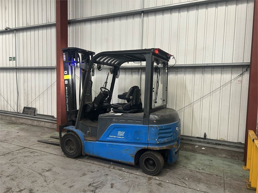 ECB35C - Elektroiekrāvējs: foto 3 ECB35C - Elektroiekrāvējs: foto 3