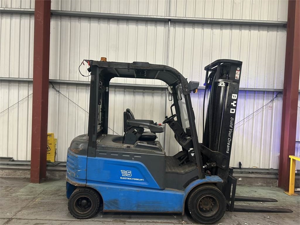 ECB35C - Elektroiekrāvējs: foto 5 ECB35C - Elektroiekrāvējs: foto 5