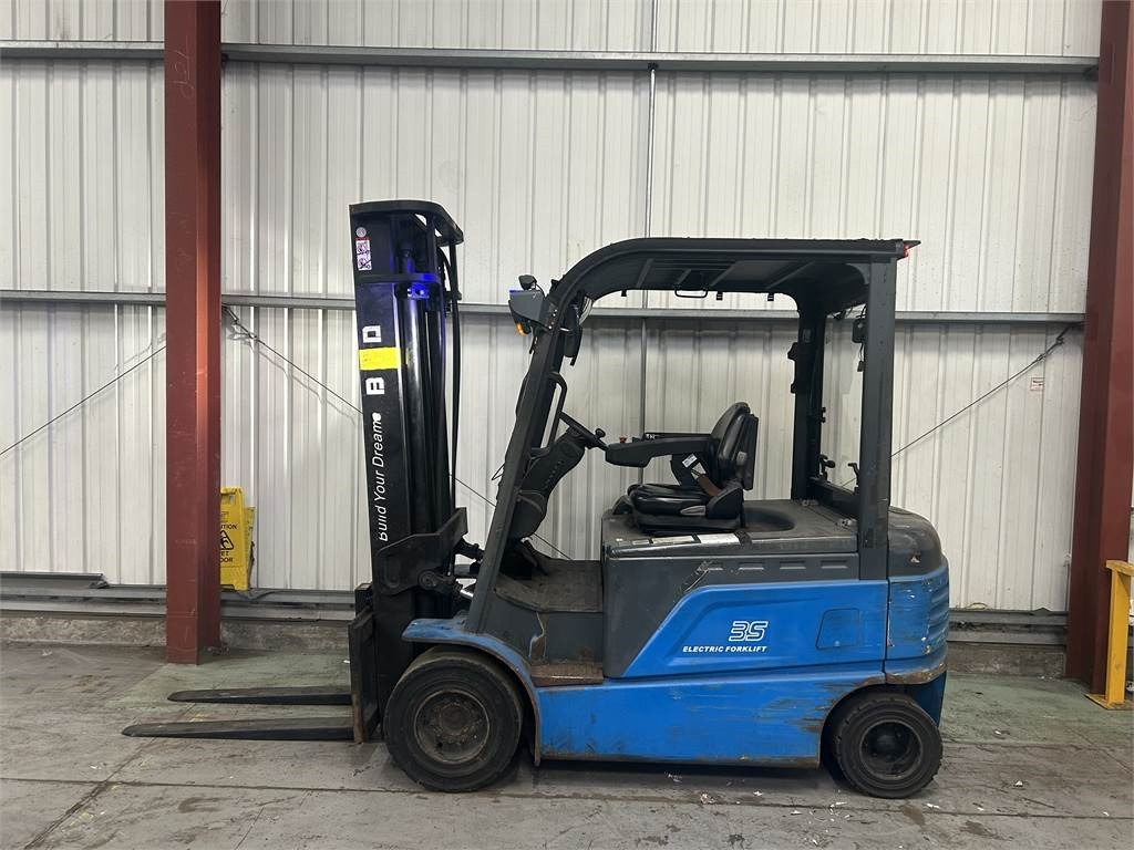 ECB35C - Elektroiekrāvējs: foto 1 ECB35C - Elektroiekrāvējs: foto 1