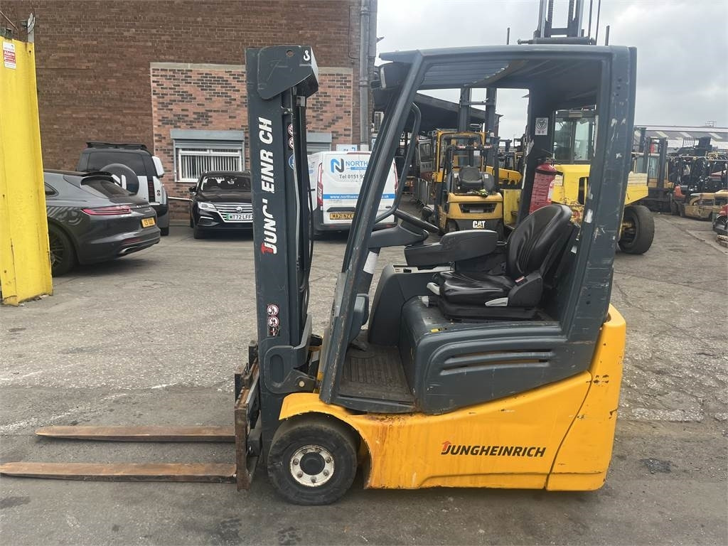 Jungheinrich EFG215 - Elektroiekrāvējs: foto 1 Jungheinrich EFG215 - Elektroiekrāvējs: foto 1