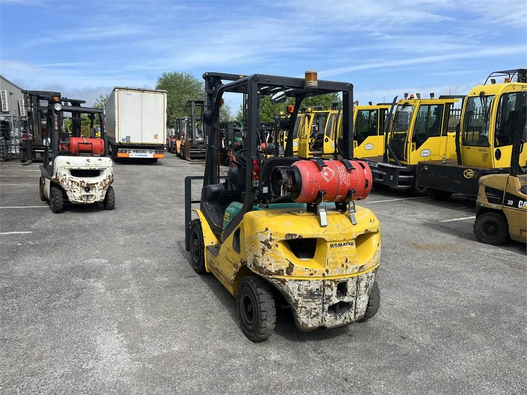 Komatsu FG25HT-16R - Gāzes iekrāvējs: foto 4 Komatsu FG25HT-16R - Gāzes iekrāvējs: foto 4