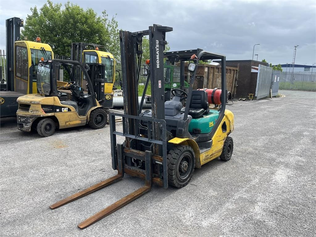Komatsu FG25HT-16R - Gāzes iekrāvējs: foto 2 Komatsu FG25HT-16R - Gāzes iekrāvējs: foto 2